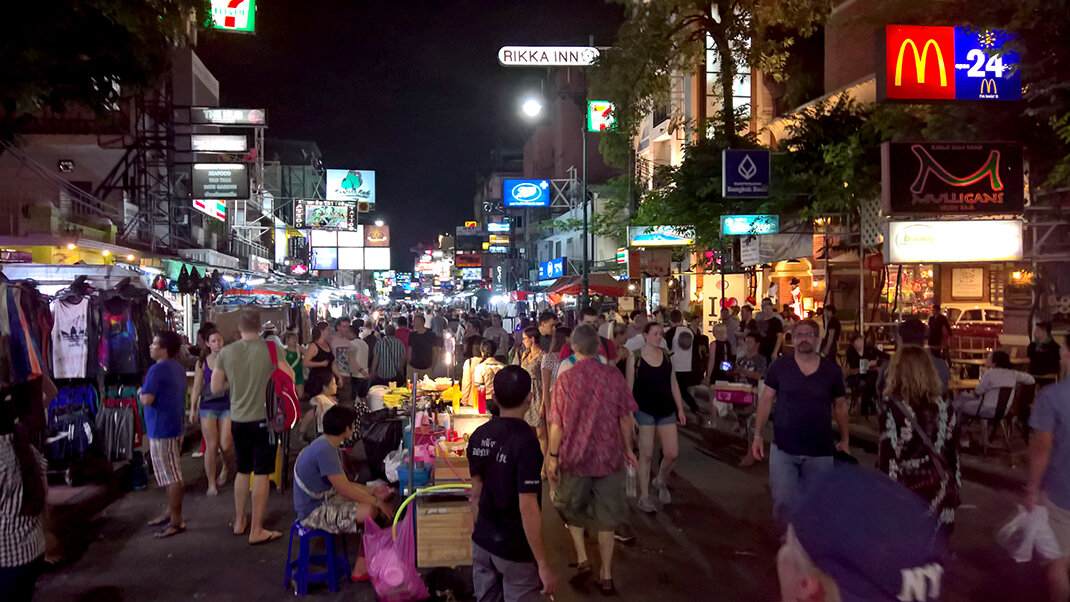 На Каосан можно купить любые товары, необходимые (и не очень) каждому путешественнику