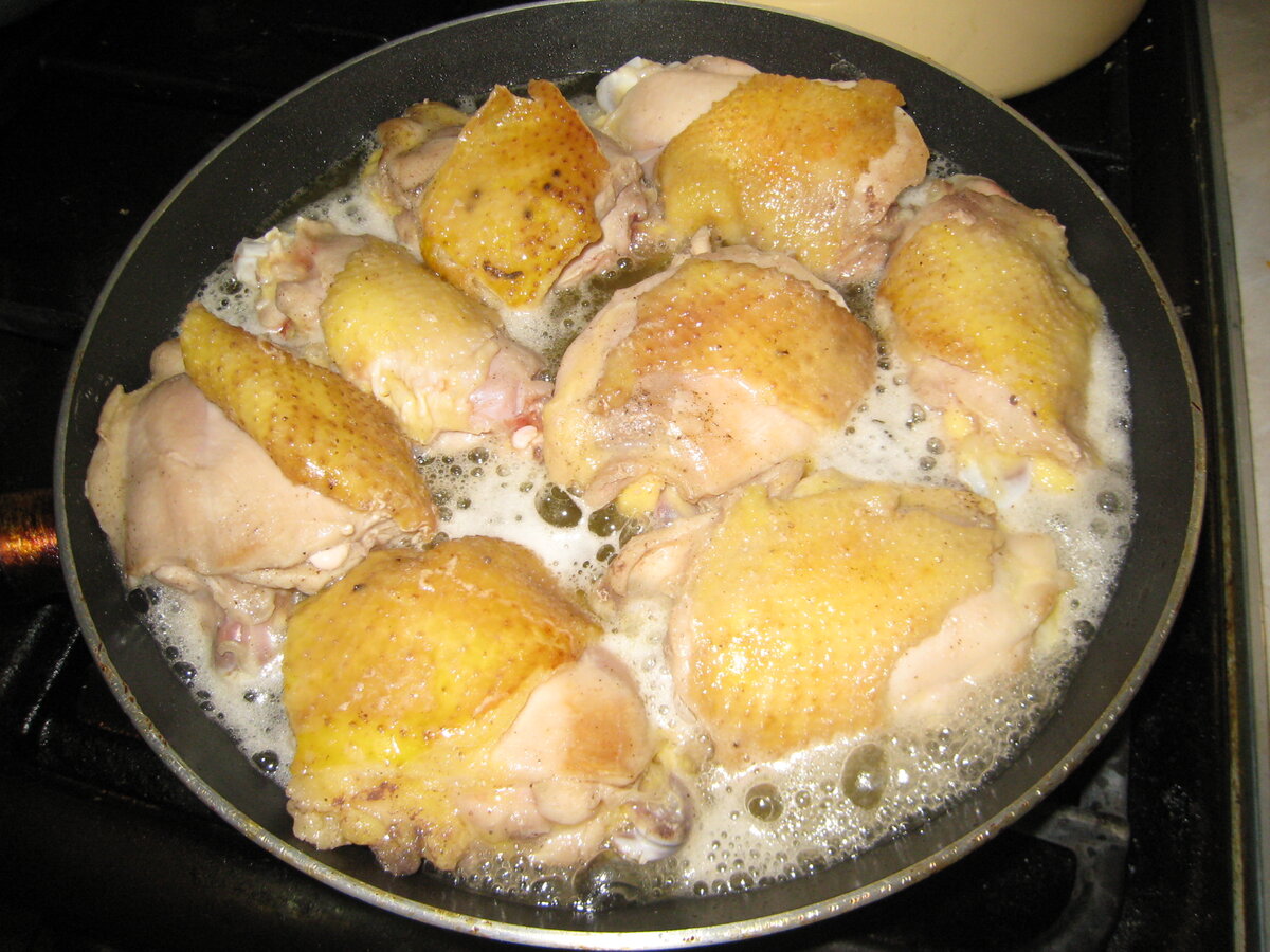 Куриные бёдра на сковороде