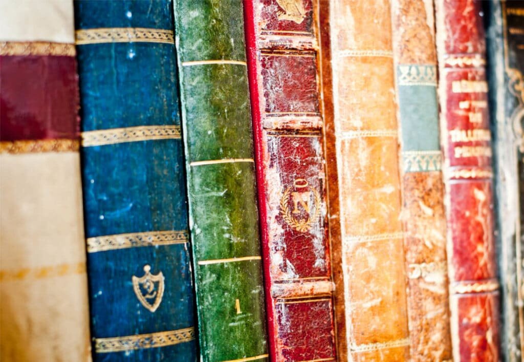 Можно получить много информации, если уметь извлекать знания из древних книг.