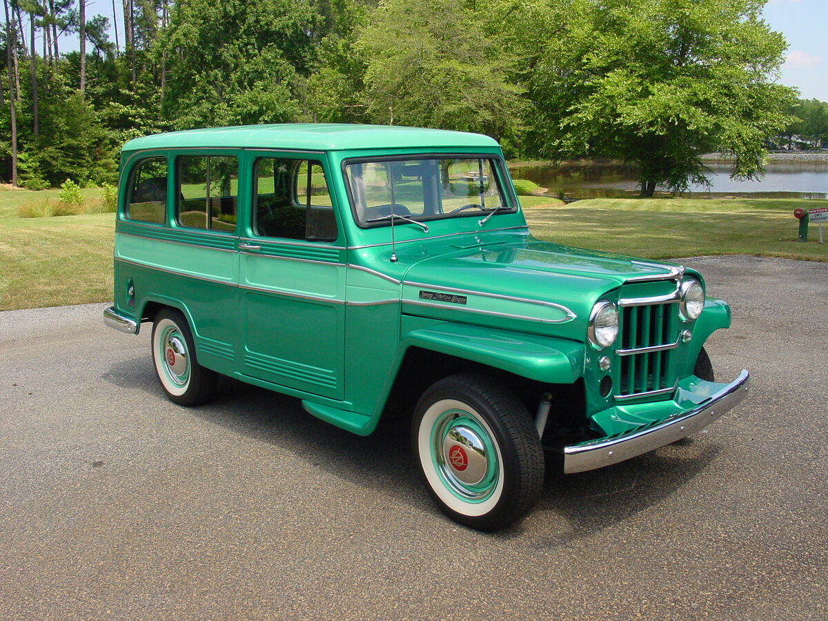 1960 Willys JEEP Station Wagon — первый конкурент Скаута. 
Фото с сайта vintagecarsandsuch.com