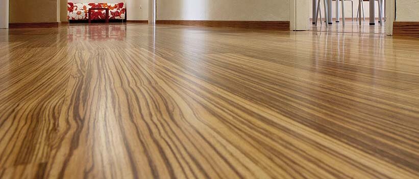 линолеум  блики дает менее "натуральные"