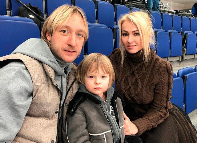 Александр Плющенко со своими звездными родителями