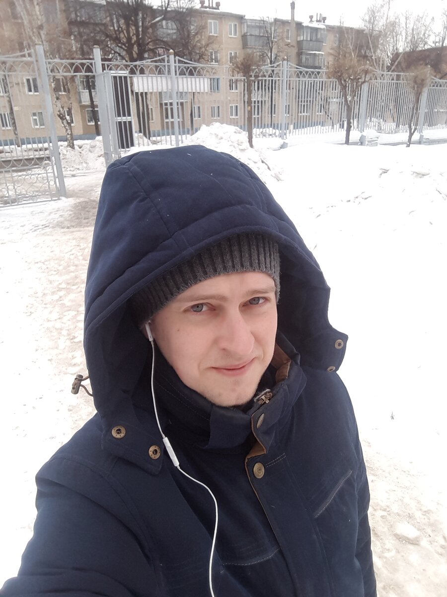 Так я выглядел этой зимой по пути на работу - книга всегда в ухе..