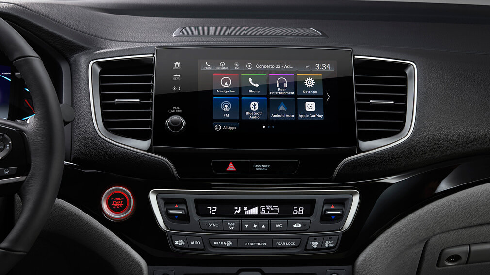 Топовая версия получила большой сенсорный экран управления мультимедиа