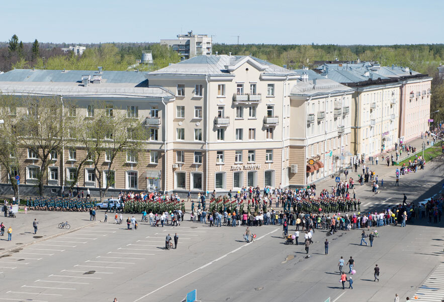 Погода в сарове. Саров площадь Ленина. Площадь Ленина администрация Саров. Центральная площадь Сарова. Саров город площадь.