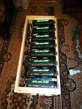 Ферма на 8 geforce gtx 1060 3gb. Да еще и с памятью в карточках Hynix (мало разгоняются)