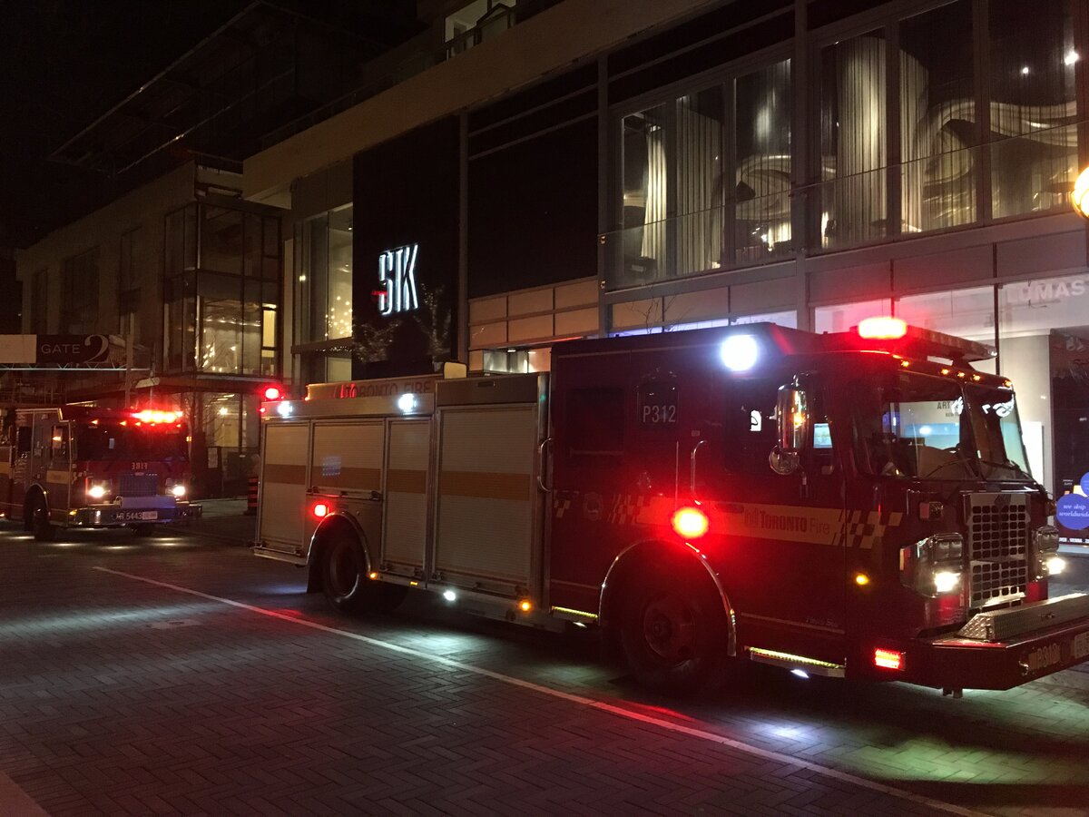 Ночная эвакуация из здания, тревога оказалась ложной