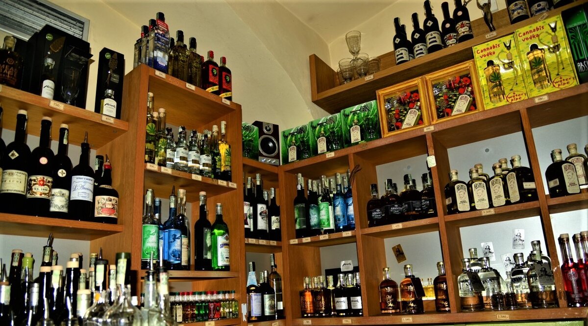 Выбор абсента в Праге очень большой.