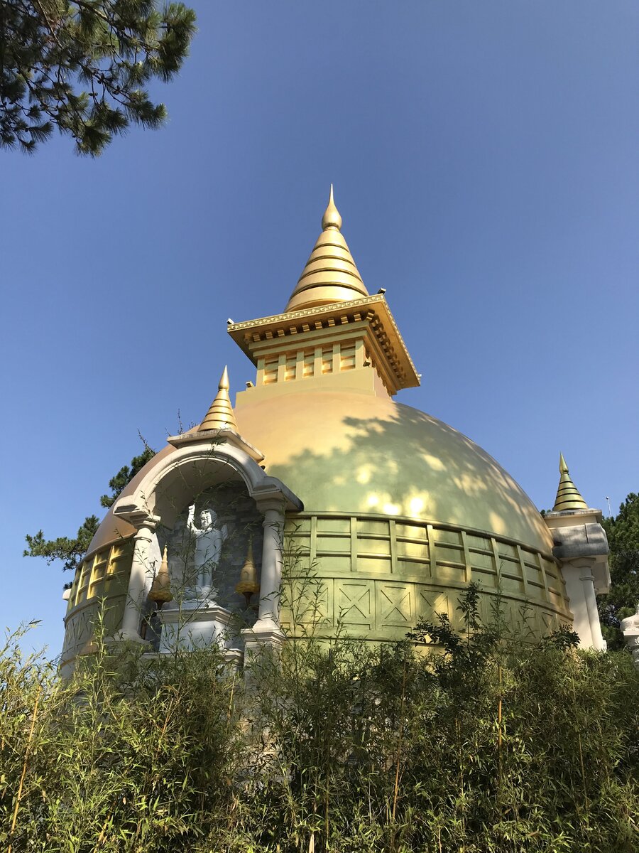 Ступа в Буддийском храме в Далате