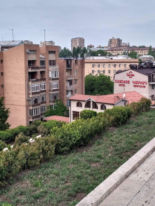 Вид на отель с Каскада.