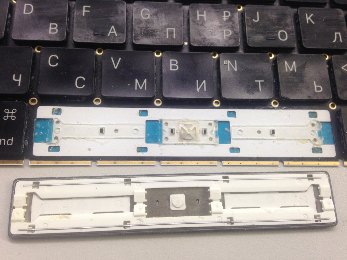 А это я уже попыталась все приклеить и сломала механизм