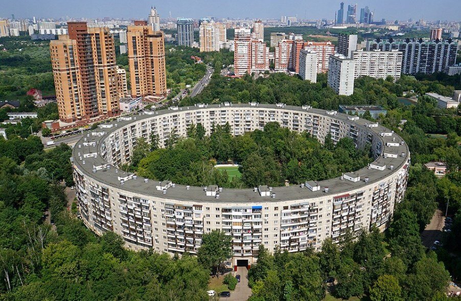 На Нежинской, дом 13.
