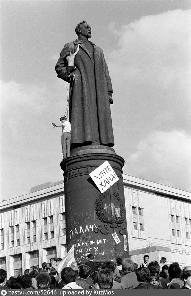 Памятник Феликсу Дзержинскому в Москве