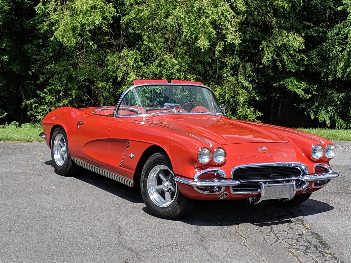 Chevrolet Corvette 1962 г. Фото https://classiccars.com