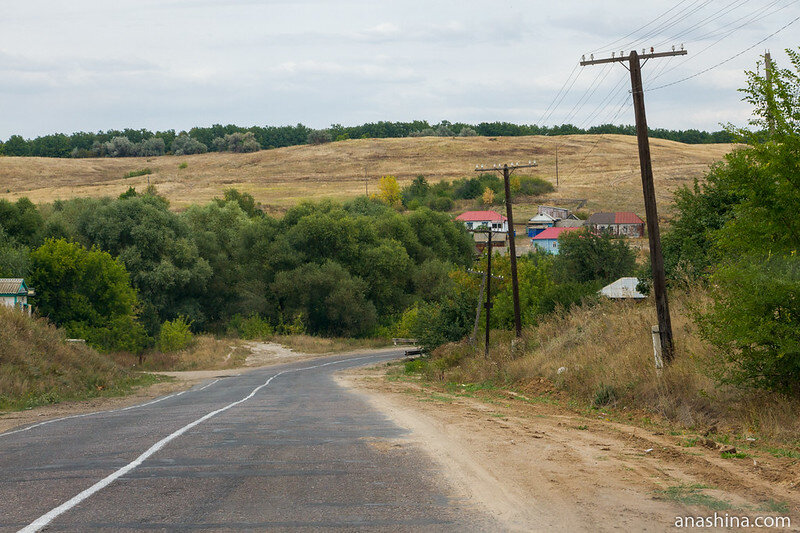 А бывают такие дороги, которые вытрясают всю душу. Где-то в Саратовской области
