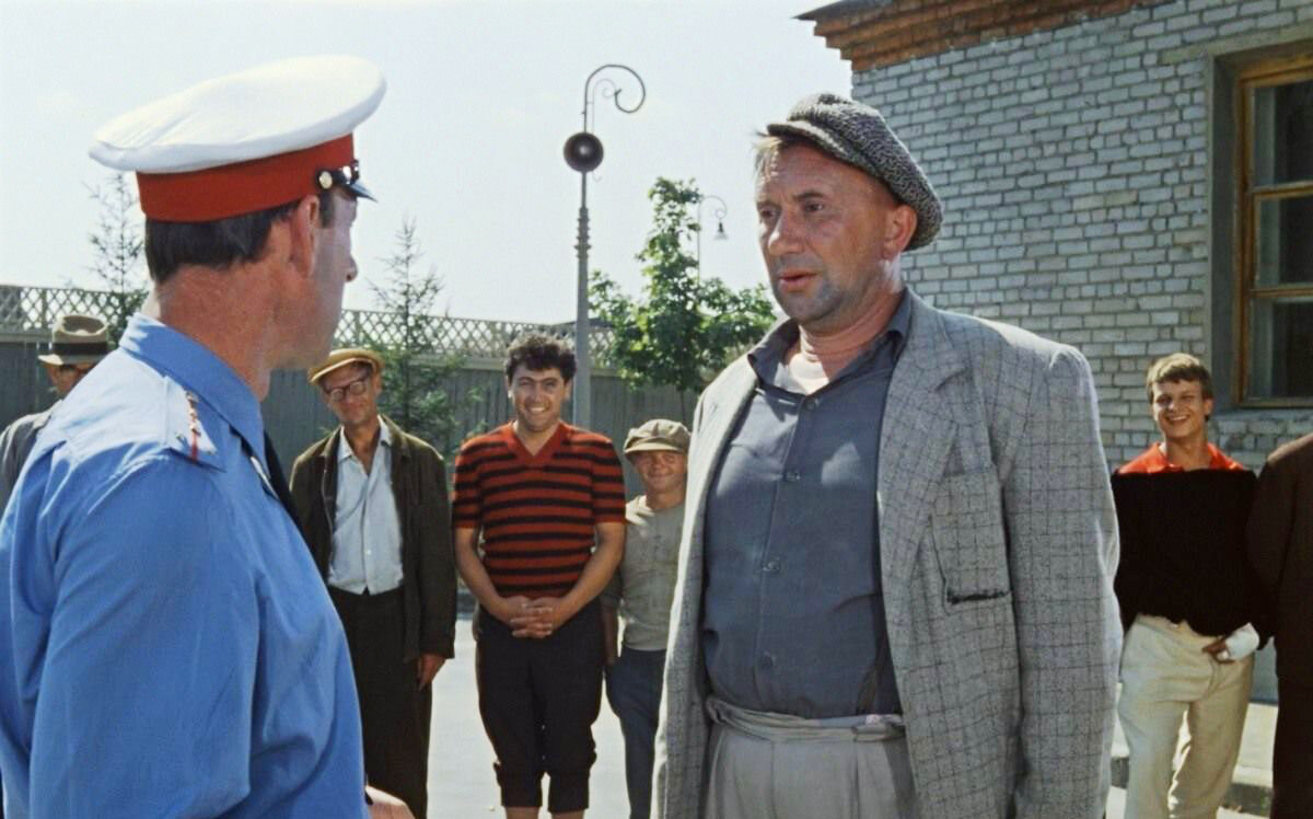 Кадр из фильма "Операция Ы и другие приключения Шурика"