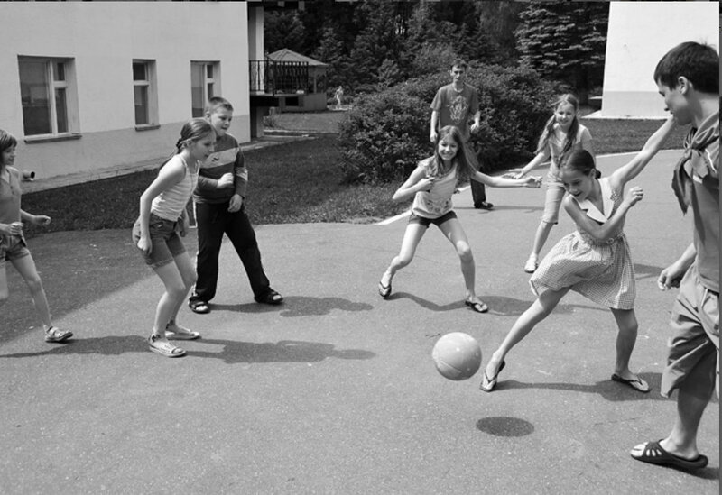 Вот уже 50 лет взрослые шаг за шагом лишают детей возможности играть. 