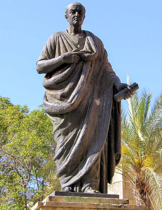 Памятник Сенеке в городе Кордубе.