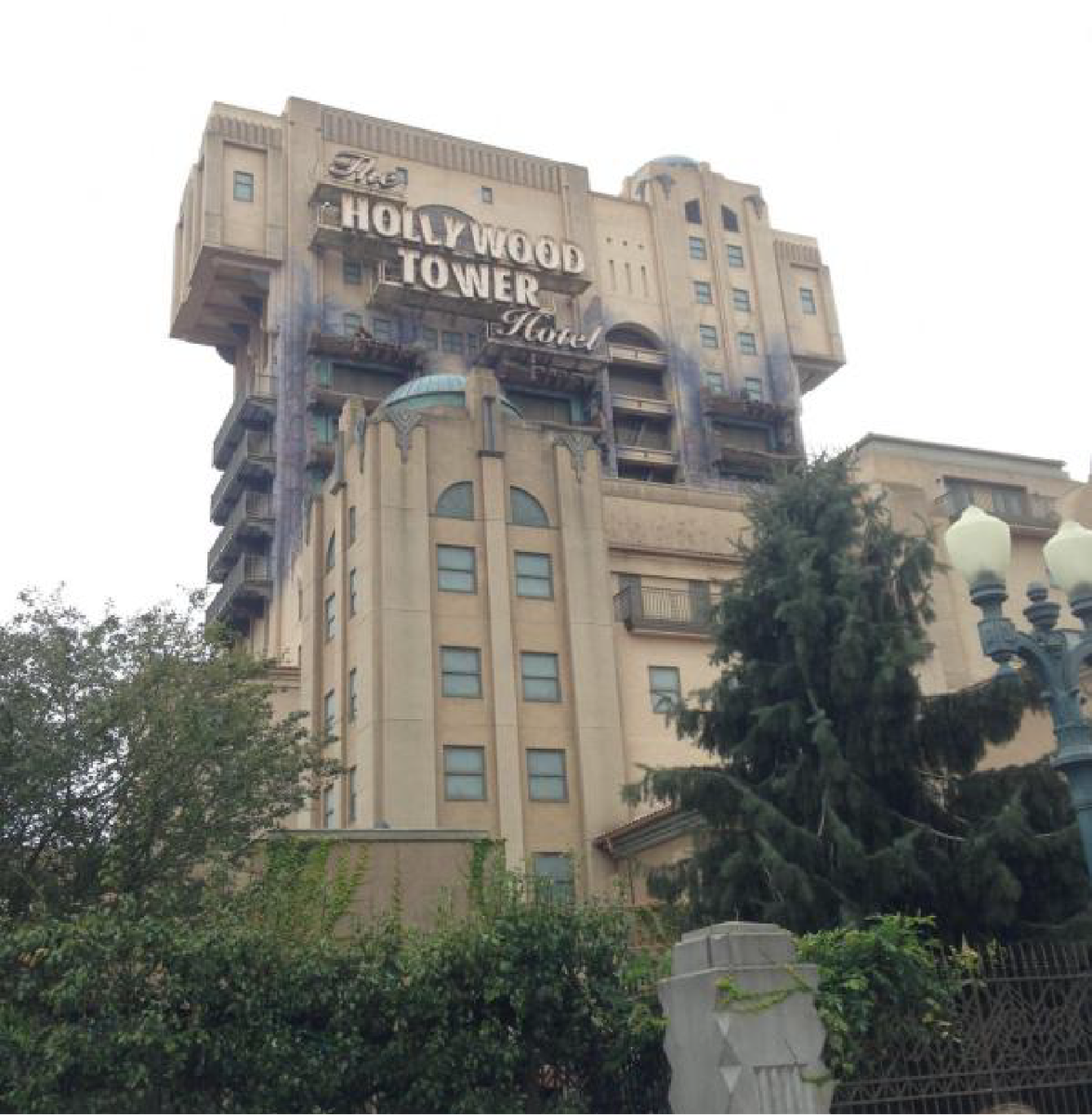 Именно здесь в этом отеле находится "страшнейший" аттракцион, после которого даже горки покажутся детским лепетом))