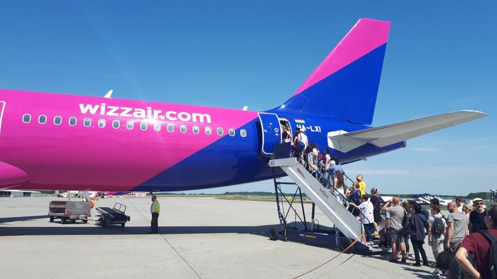 Самое эйр. Wizz Air авиакомпания. Авиакомпания Венгрии. Wizz shnnize. Wizzair male.
