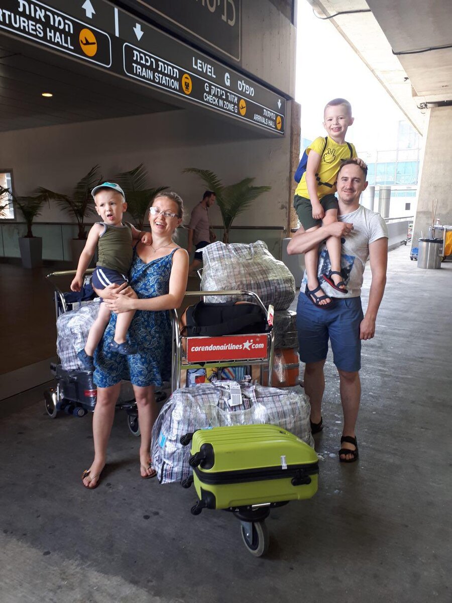 Только вышли из аэропорта Бен Гурион