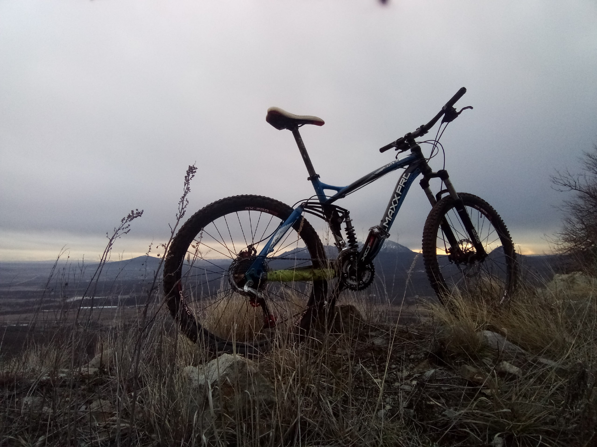   Здесь уже вся конструкция работает на смягчение при езде