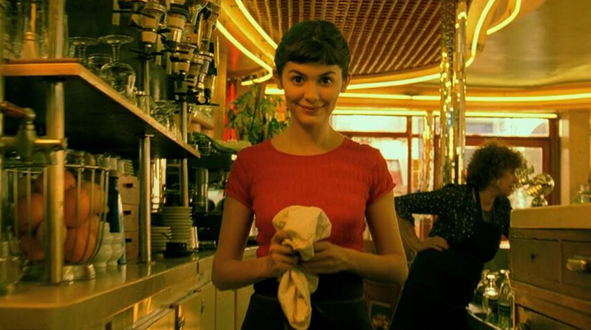 Амели в кафе "Две мельницы"