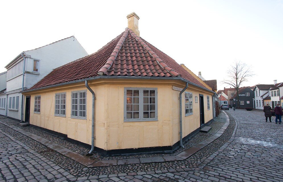 дом, в котором жила семья Андерсена (и еще несколько семей)