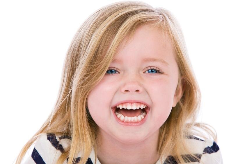 рот девочки из школы. кэти топурия с дочкой. дочь и мама с открытыми ртами. подросток с открытым ртом. кэти топурия с дочкой 2020.