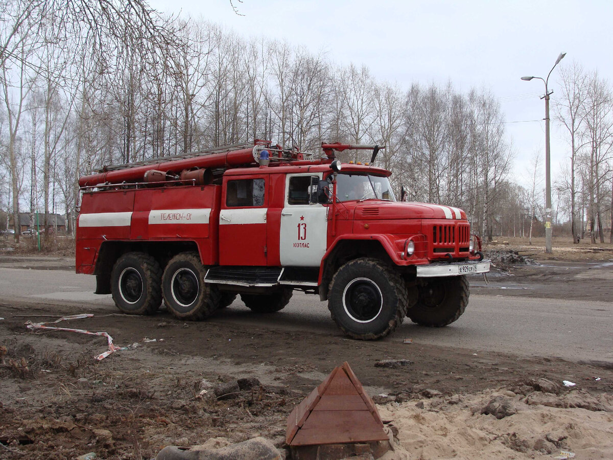 Вот на этой автоцисцерне (АЦ-40) я и работал...фото из сети