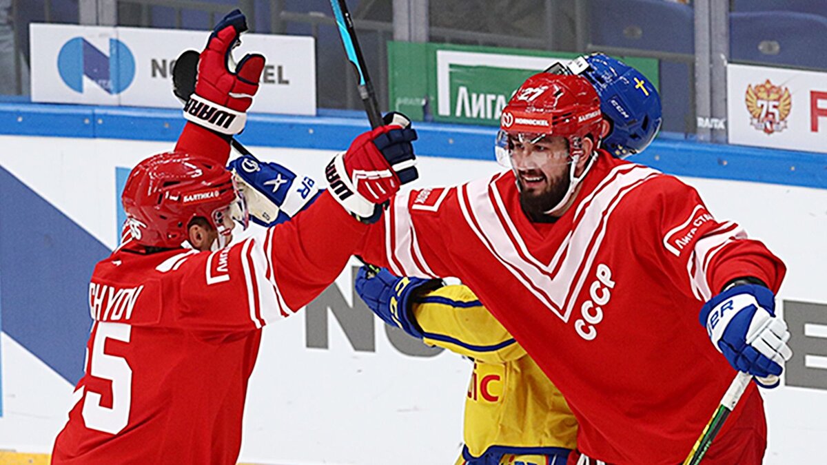 Российские хоккеисты в "ретро-форме".  фото: картинки  яндекса.