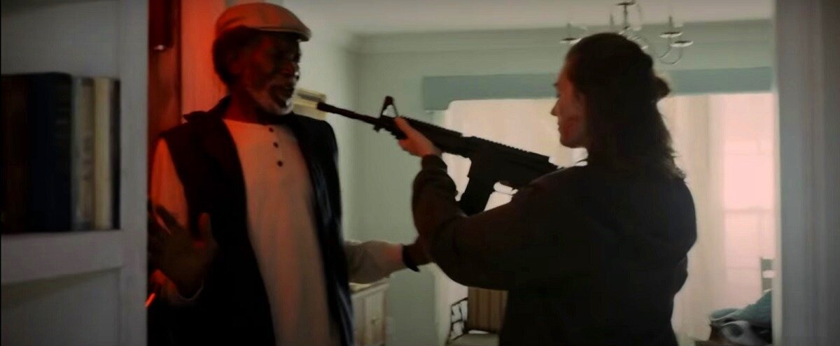 "А на неделе хозяйка велела мне почистить оружие, а я начал с приклада, а она взяла автомат и евойным дулом начала мне в харю тыкать". (Чехов. "Ванька"... ну почти)