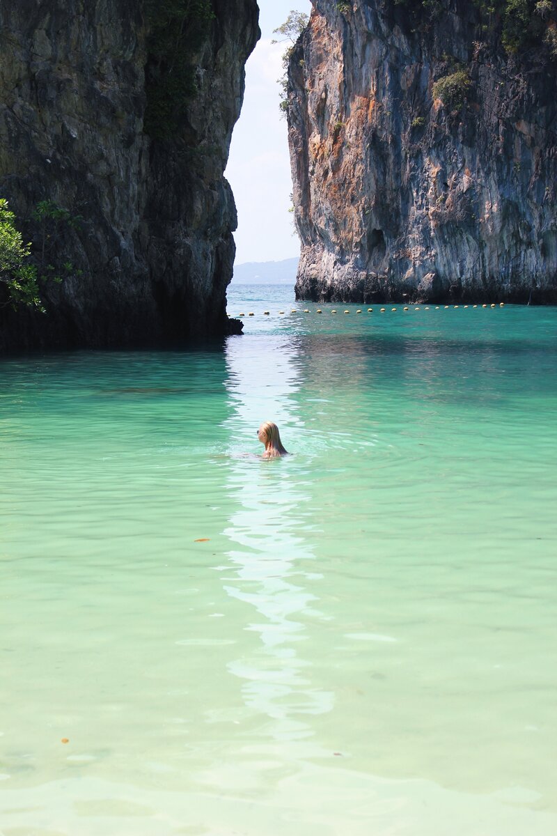 Это я на остове Хонг в провинции Краби Таиланд. Много видео из Таиланда на моём втором канале. Попробую прикрепить ссылку.
