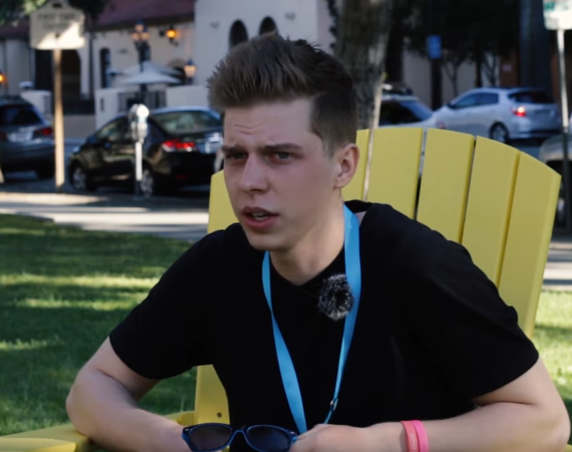 Кирилл Аверьянов. С 16 лет был принят на работу в "ВКонтакте". Скриншот из видео, используется и распространяется бесплатно по лицензии https://www.youtube.com/t/terms 