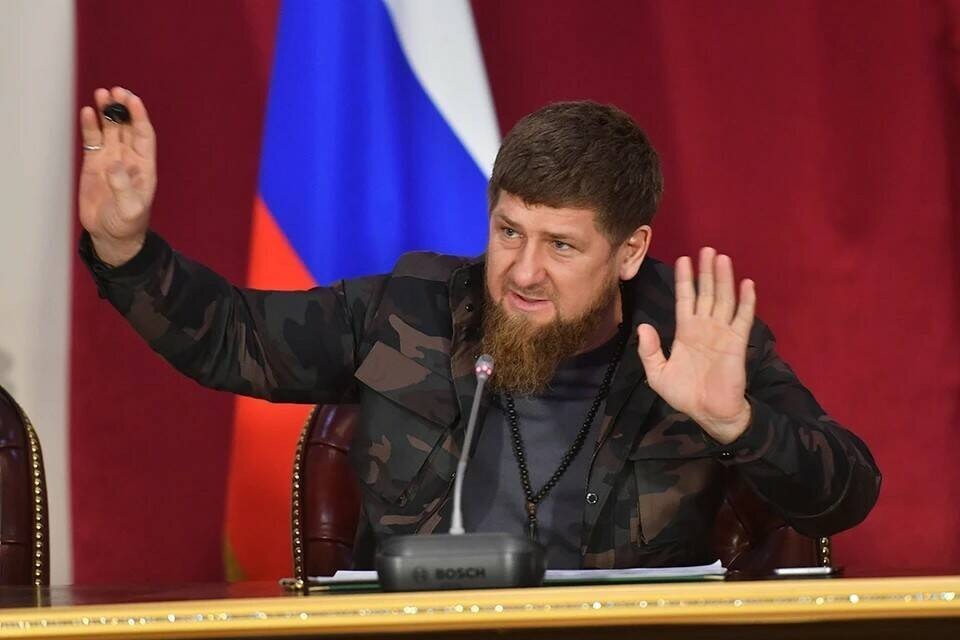     Кадыров сообщил, что в Чеченской Республике будут сформированы 4 военных батальона Владимир ВЕЛЕНГУРИН