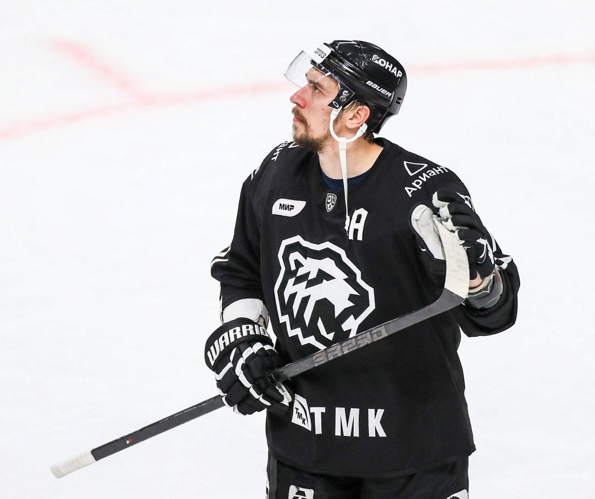 Антон Бурдасов играет топовой моделью «Т100».