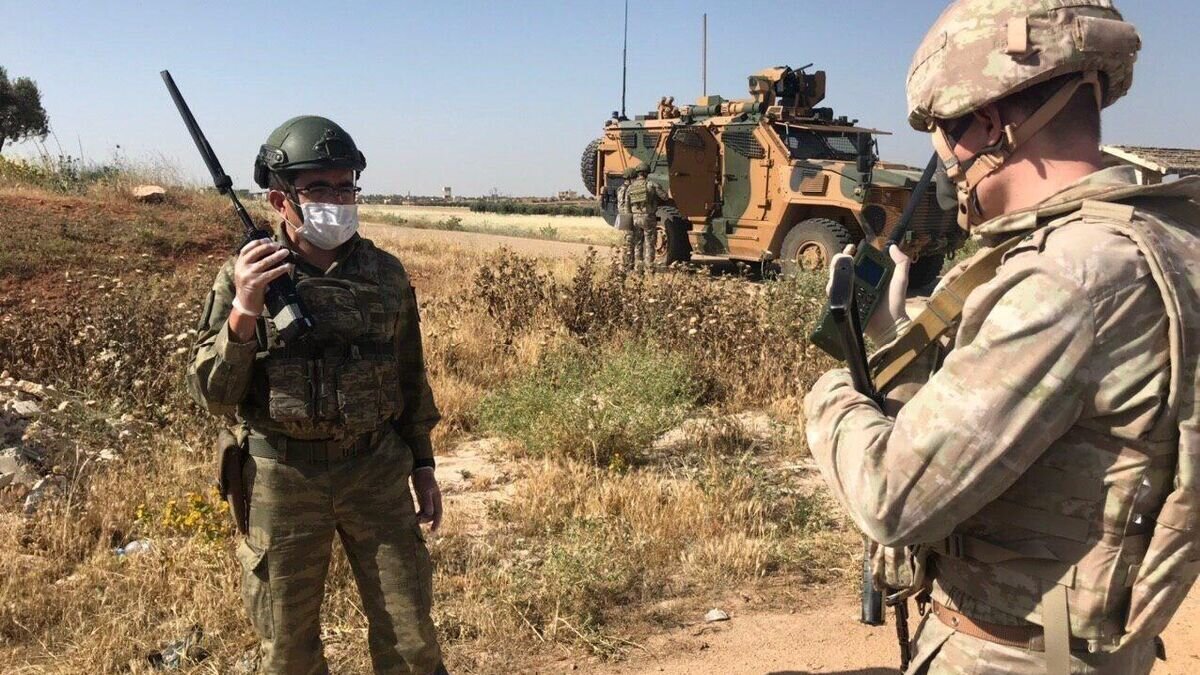    Российские и турецкие военные патрулируют сирийскую трассу Алеппо-Латакия© РИА Новости