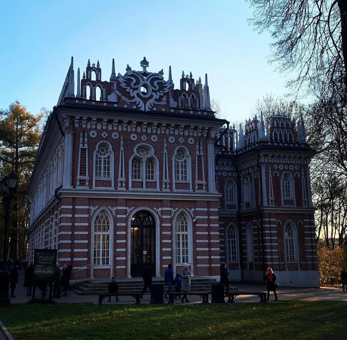 Средний дворец (оперный дом) в Музее-заповеднике Царицыно © "Покажу Москву"