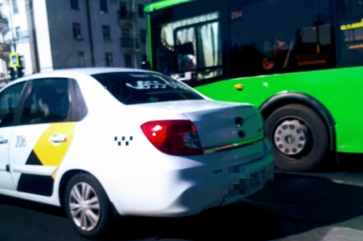    Тюменские таксисты массово уходят «в тень»