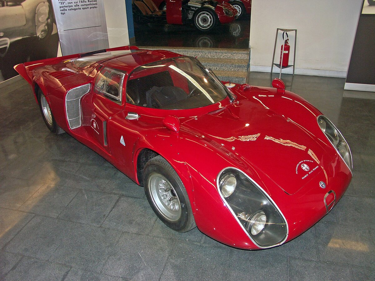 Alfa Romeo tipo 33 Stradale неподражаемый оригинал