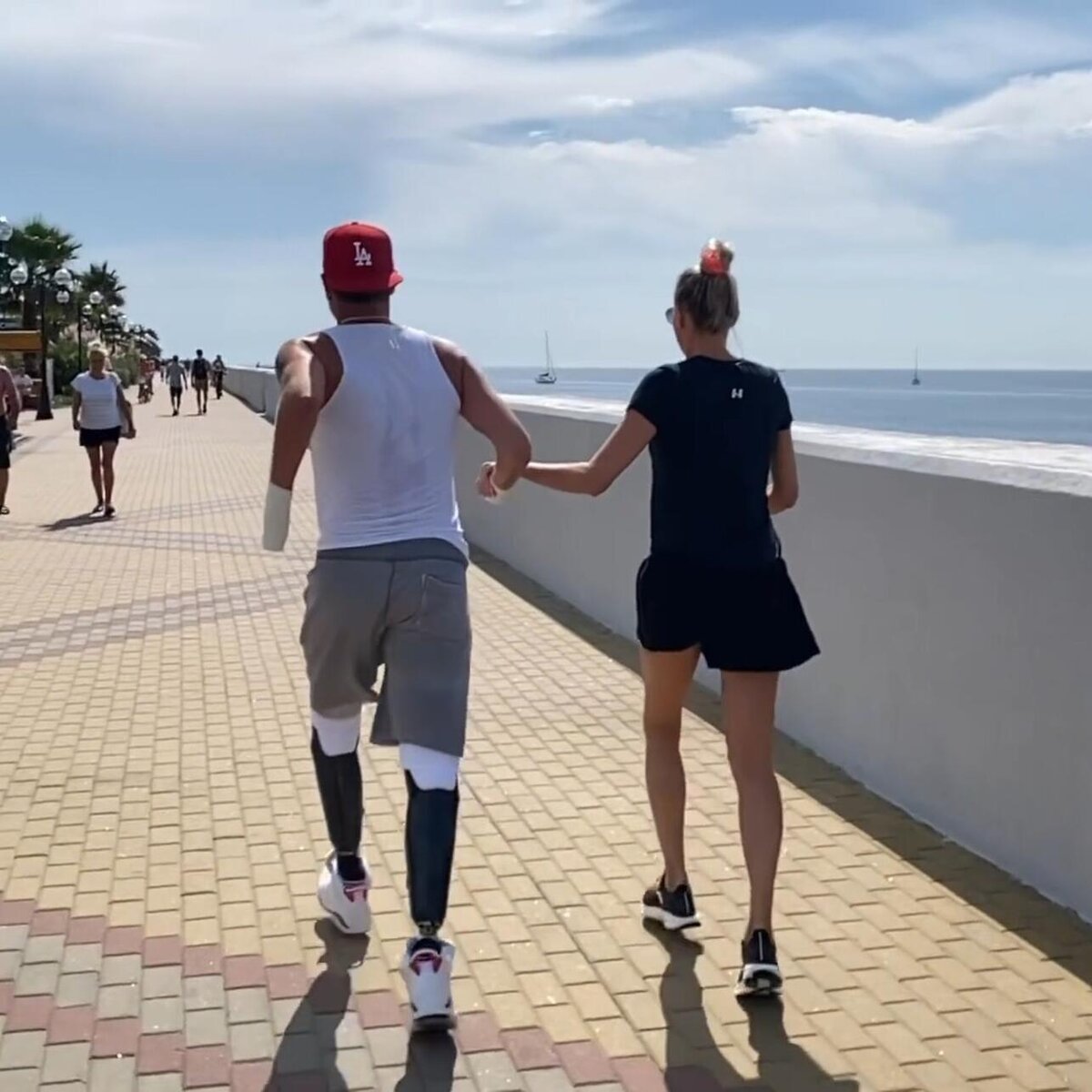    Роман Костомаров с женой Оксаной Домниной Социальные сети