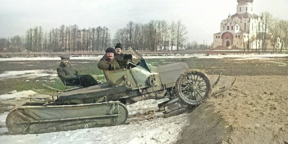 1913 год. Адольф Кегресс лично испытывает автосани Mercedes-Kégresse на пересеченной местности около Царского Села