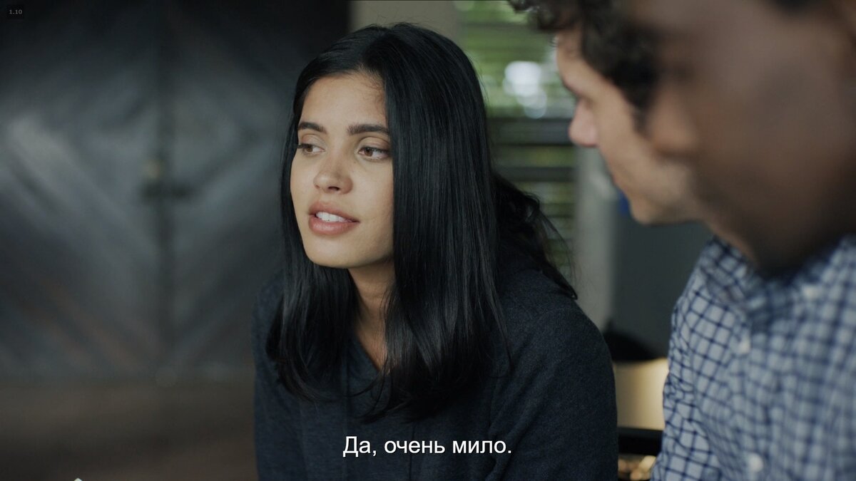 Смотрите какие здесь прекрасные женщины. 