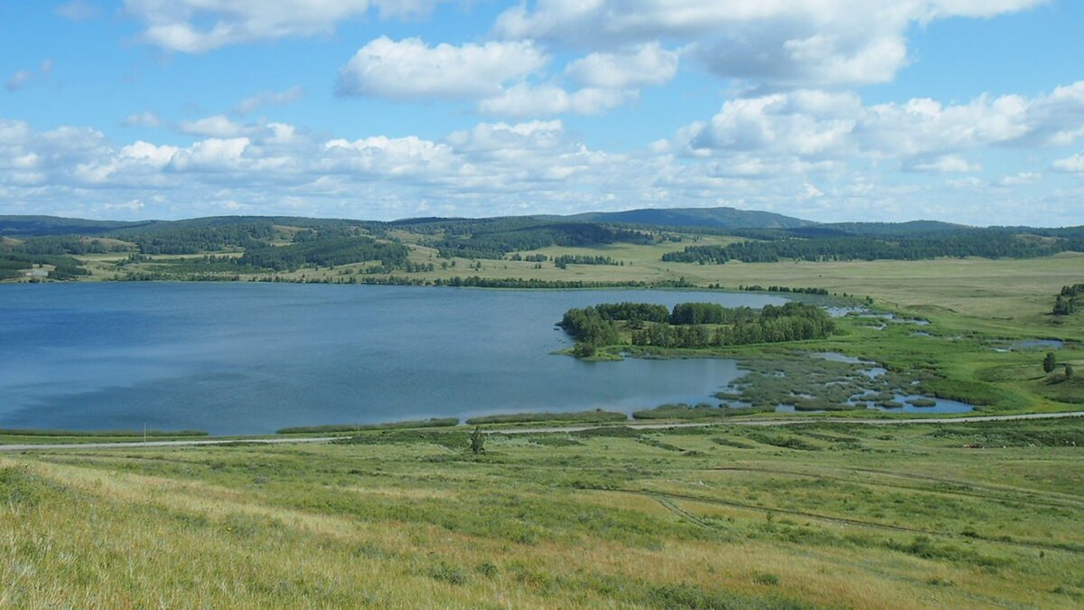 Каменный сфинкс у подножья священной горы Ауштау