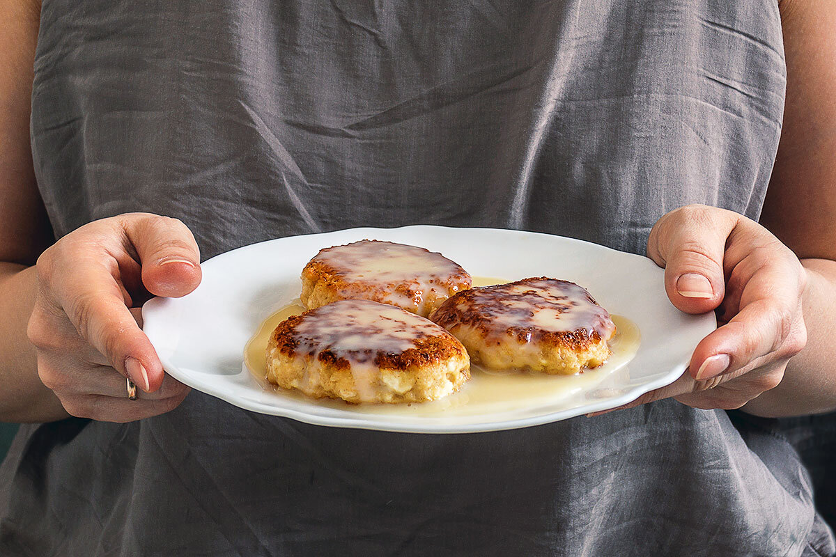 Домашние сырники со сгущенкой