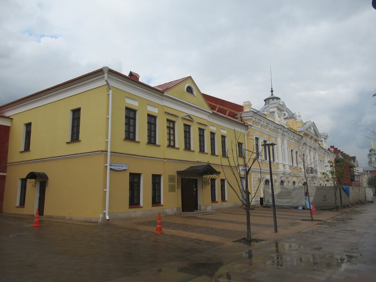 Дом справа на верхнем фото, 08.2020