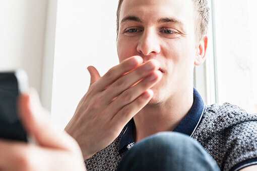 Маленькие хитрости заставят его думать о тебе постоянно