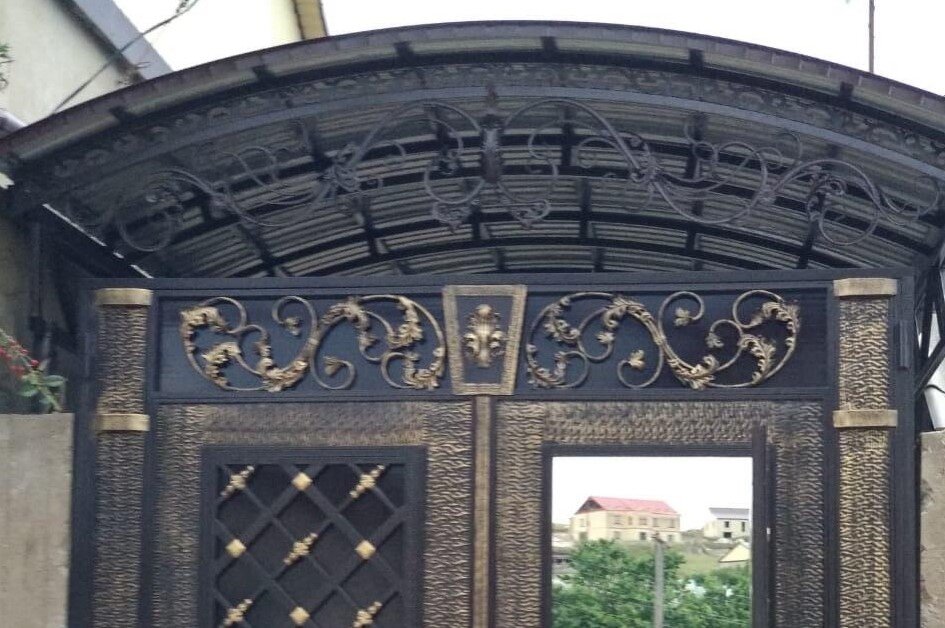 Ворота частного дома в Избербаше