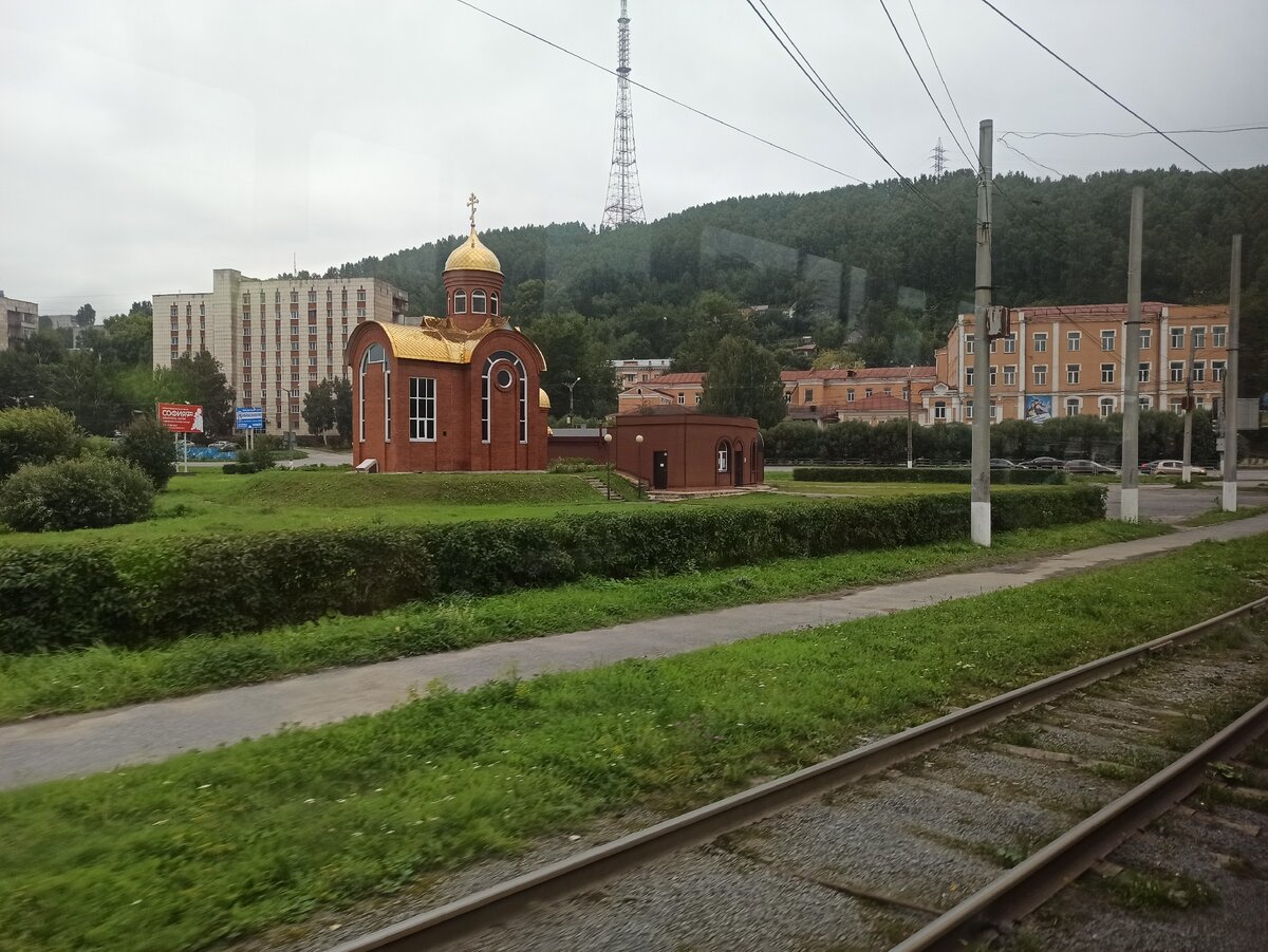 Из окон трамвая открываются красивые виды