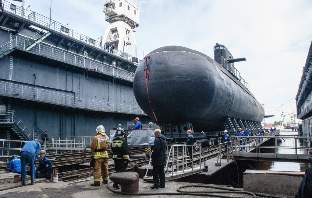 Строящийся подводные лодки. К-329 Белгород атомная подводная лодка. Атомная лодка к 329 Белгород. Подводная лодка Адмиралтейские верфи. Северодвинск спуск подводной лодки Севмаш.